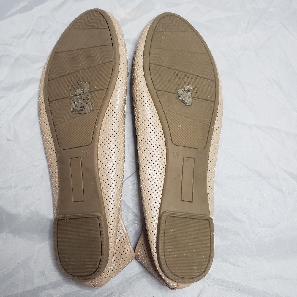 SO Tan Cream Lazer Cut Dots Circles Flats Slip On Shoes Bow Women's 9.5 Cute EUC - Picture 9 of 11